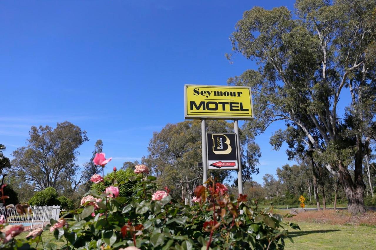 Seymour Motel Bagian luar foto