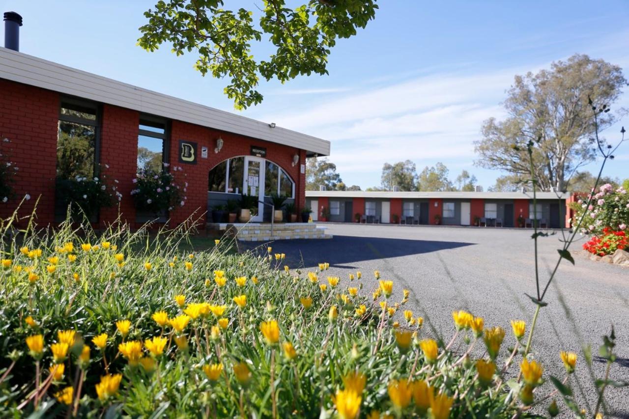 Seymour Motel Bagian luar foto