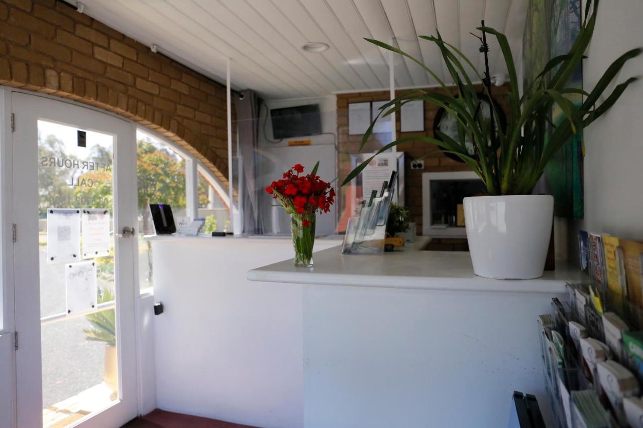 Seymour Motel Bagian luar foto