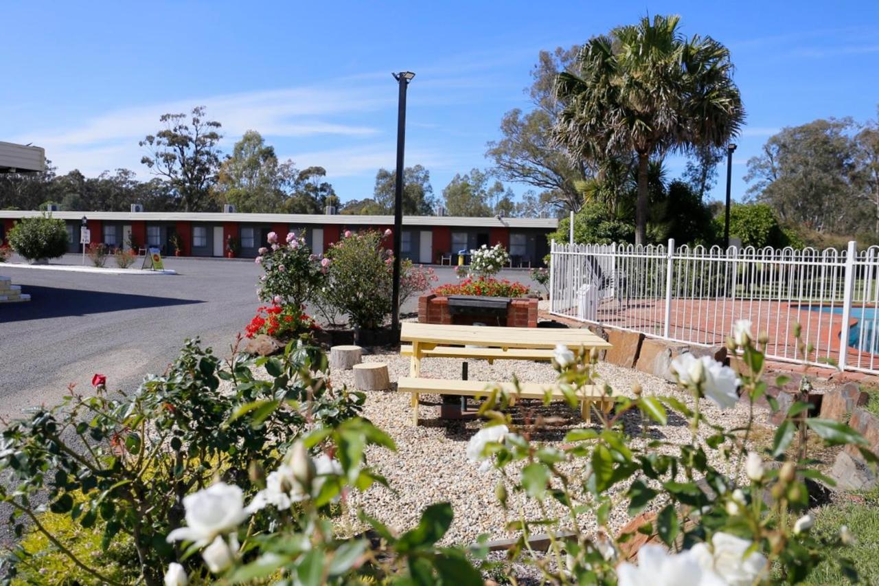Seymour Motel Bagian luar foto