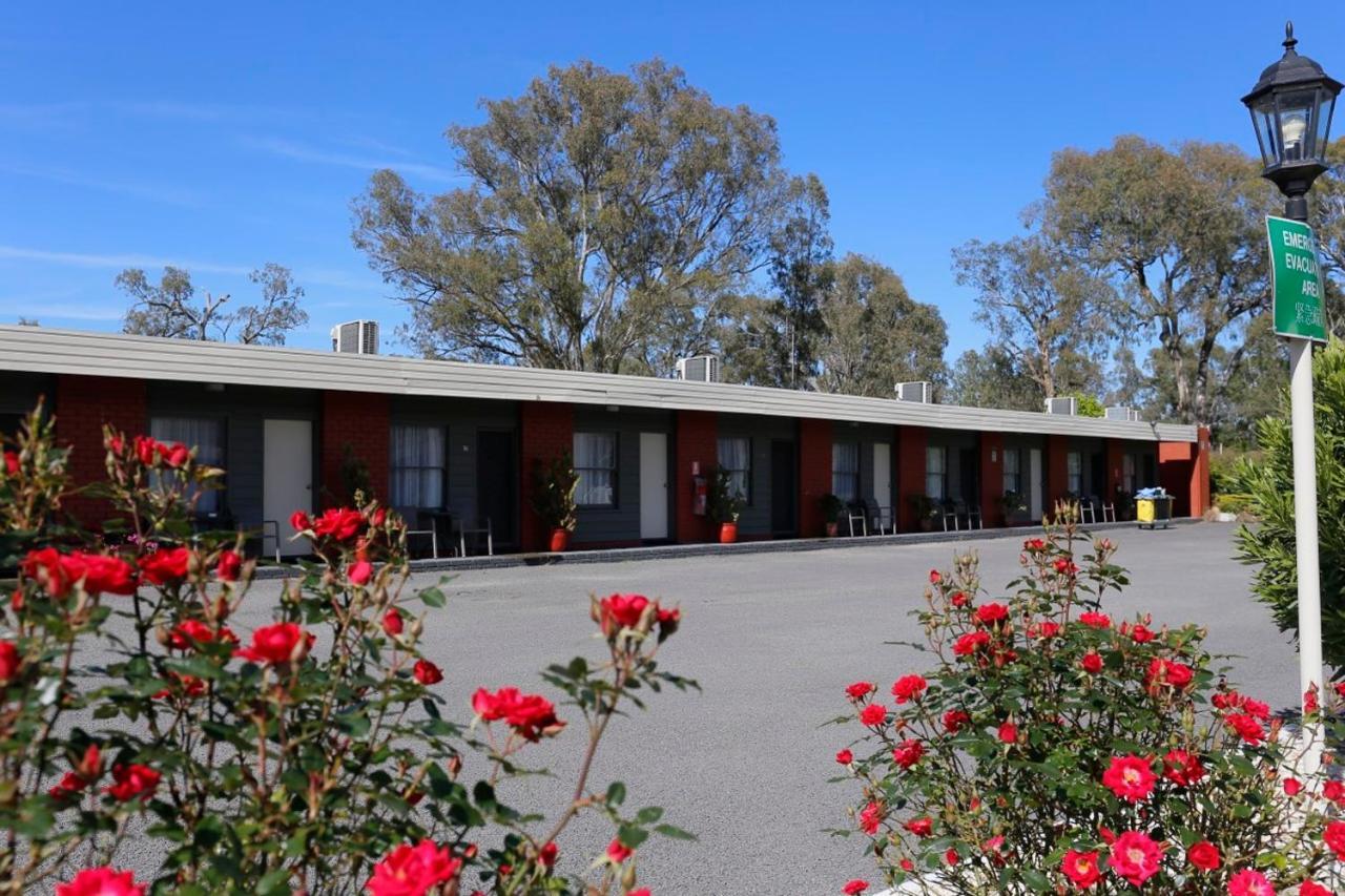 Seymour Motel Bagian luar foto