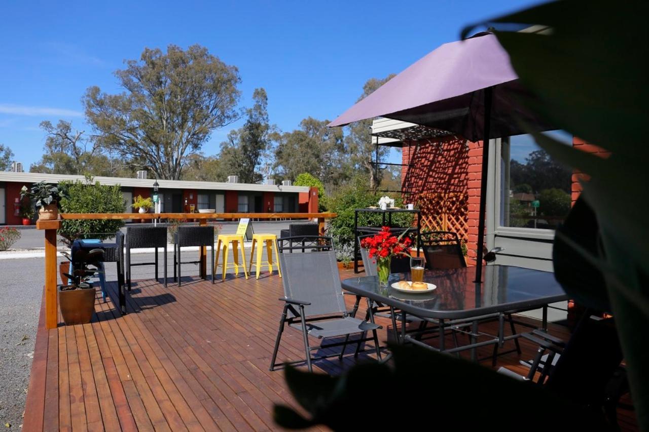 Seymour Motel Bagian luar foto