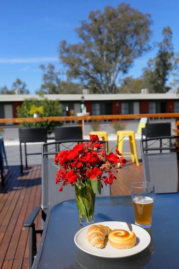 Seymour Motel Bagian luar foto
