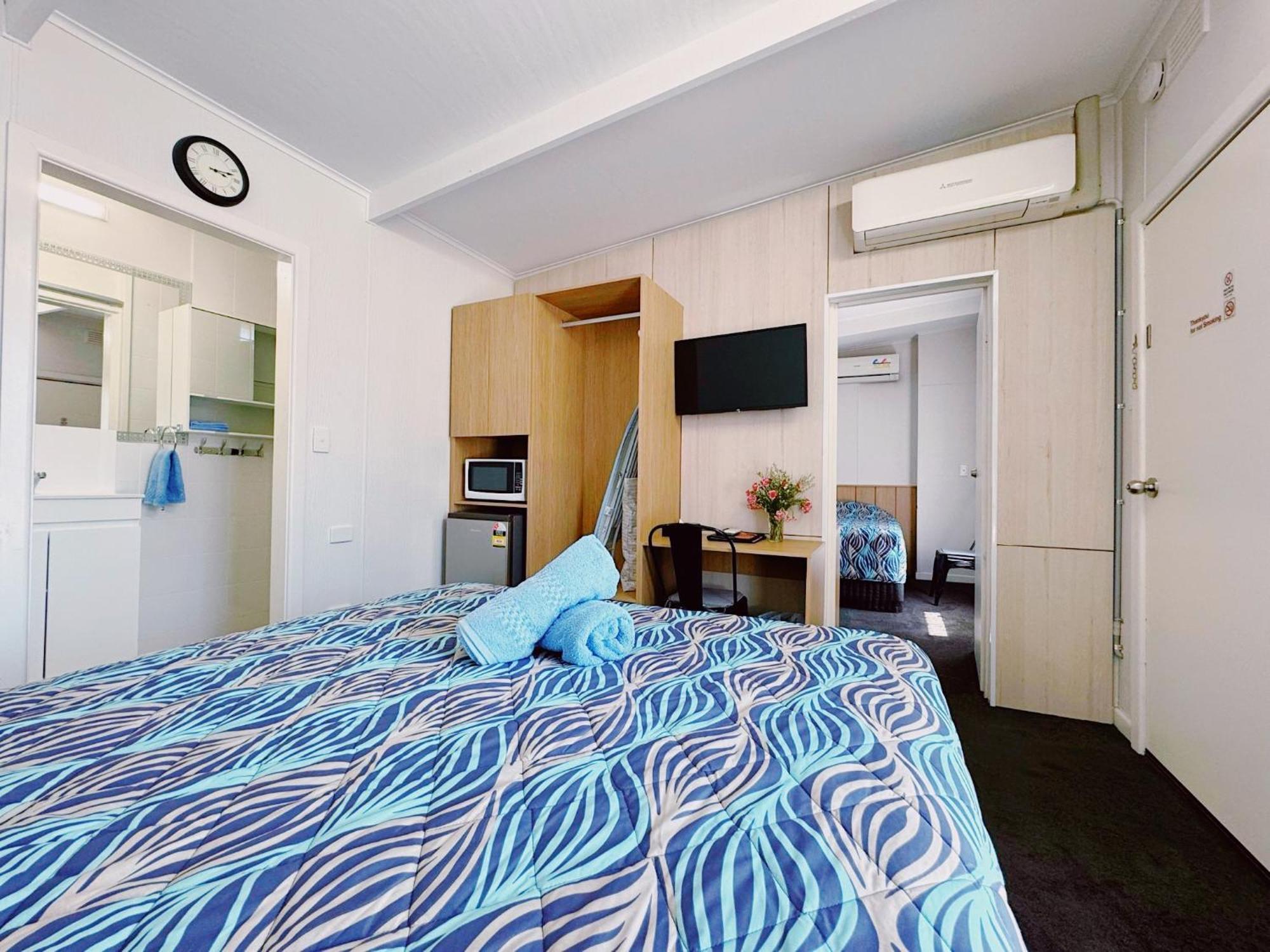 Seymour Motel Bagian luar foto